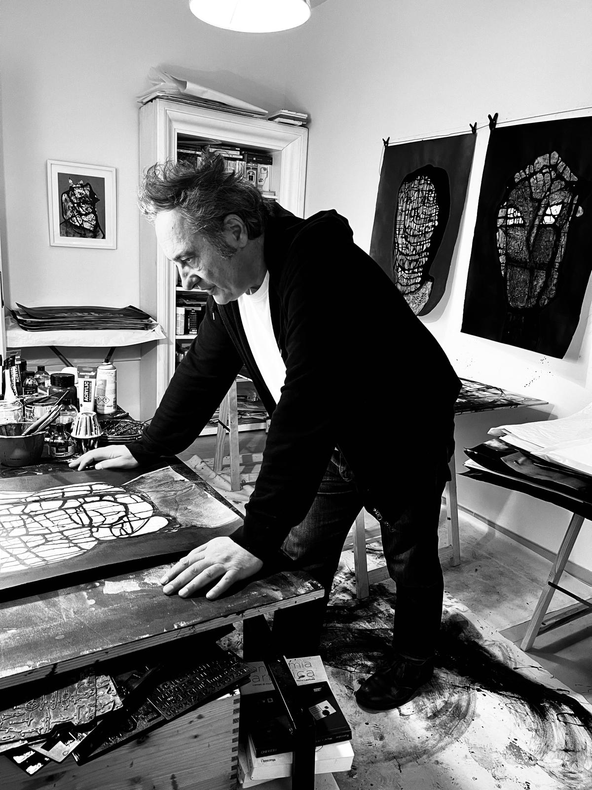 Luigi Bellinzoni nel suo studio
